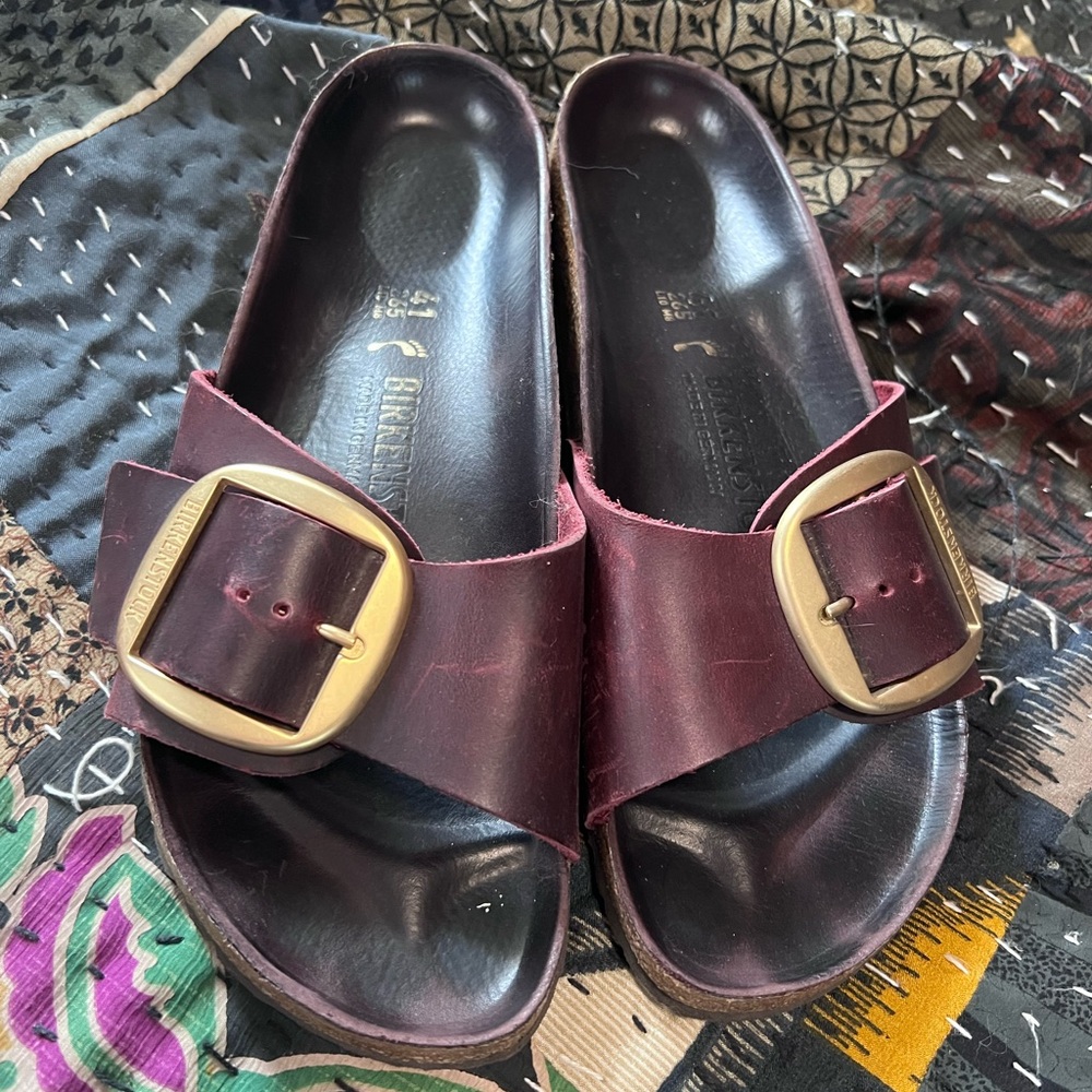 Birkenstock Madrid Soft Footbed Slide - Bordeaux with Gold Buckle Sz 41
